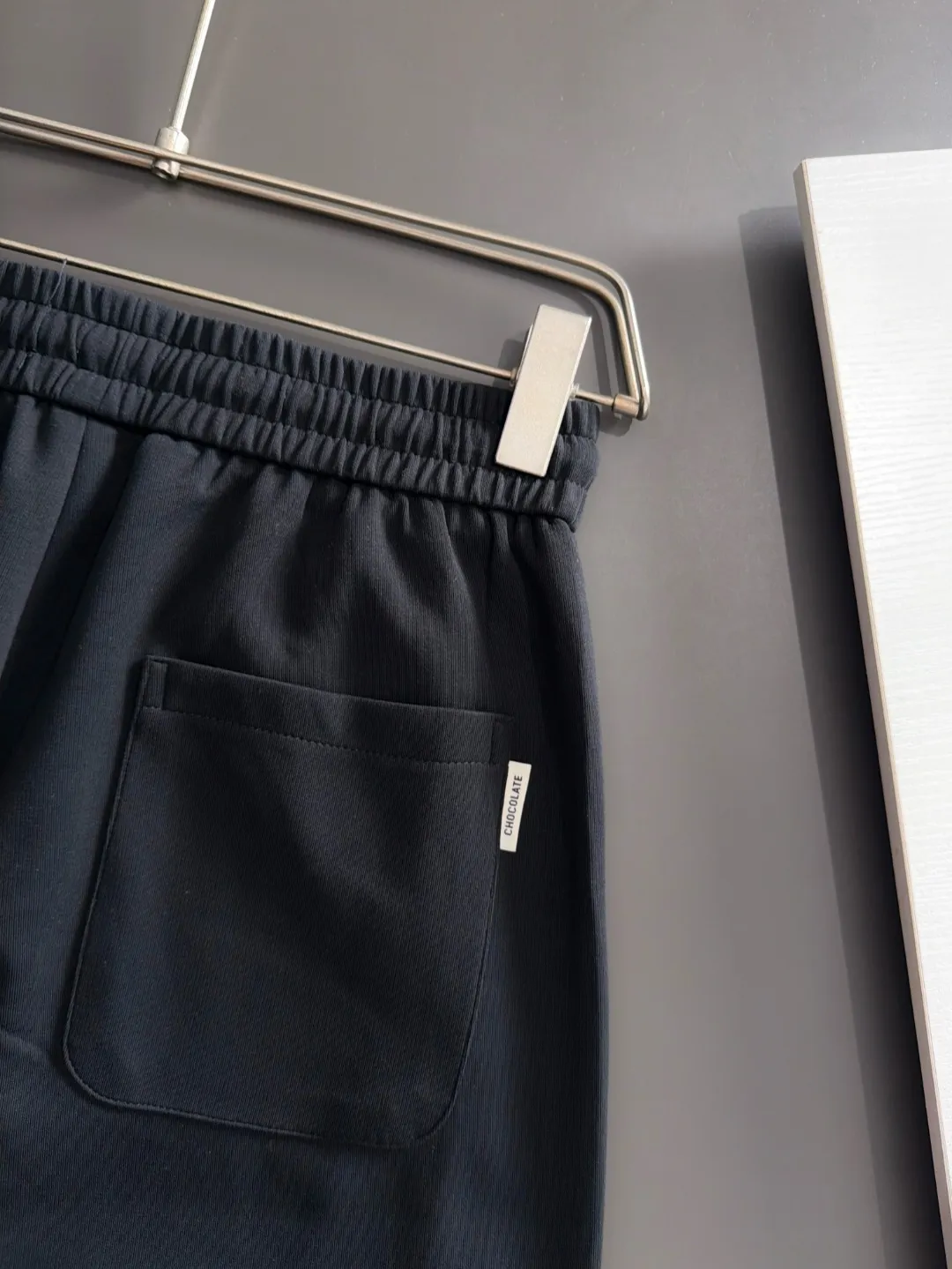 Next day shipment P195 Balenciaga 2026 Autumn and Winter New Arrival elastic band casual pants, counter-customized fabrics, Breathable, high comfort, impeccable details, brand element design concept, reflecting high quality. It feels delicate and soft! It presents a casual cut and the upper body shape is great! Sizes:S-3XL
